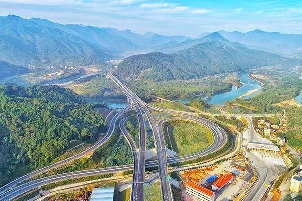 福建高速车祸最新消息,福建高速车祸最新消息，变化中的力量与学习的魅力