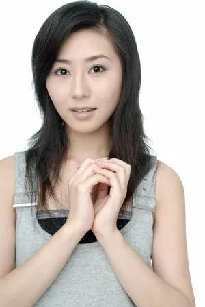 付然女演员，与自然共舞，探寻内心宁静之旅