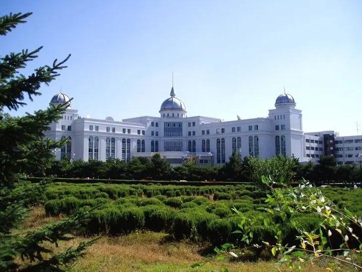 解放电影院，学习、变化与自信的励志之旅