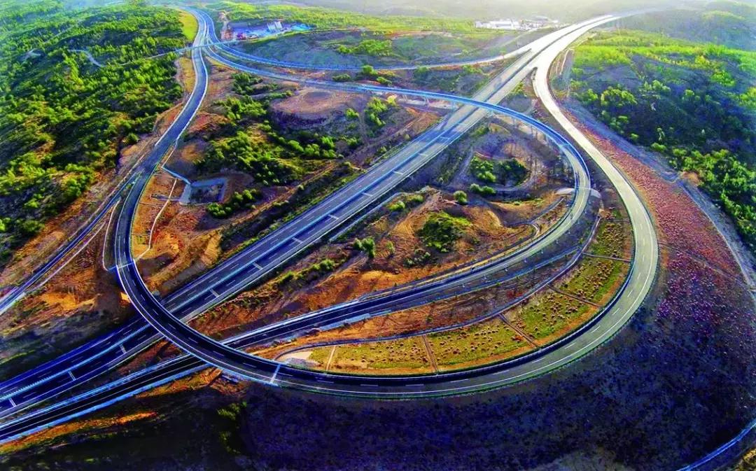 最新子长高速公路，时代的速度与激情之旅！