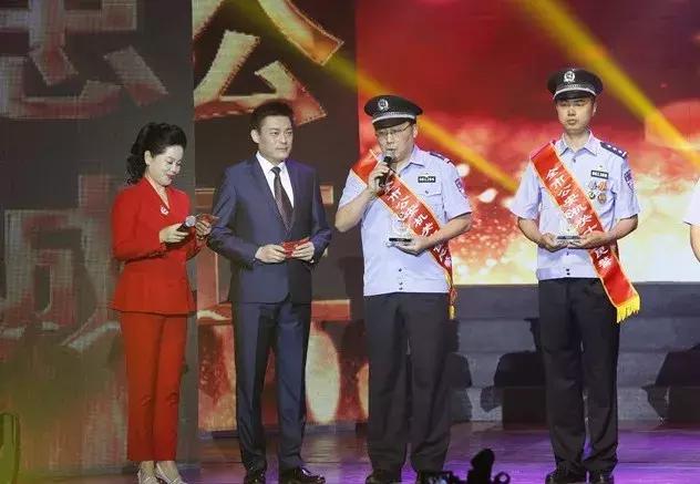 新时代公安事业的蓬勃发展，人民公安向前进最新版